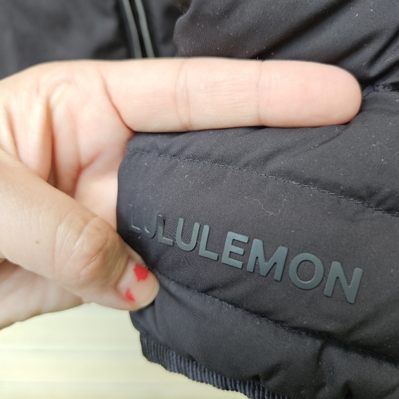 Lululemon black Lightweight Relaxed-Fit Down Jacket size 8 - Picture 7 of 10
